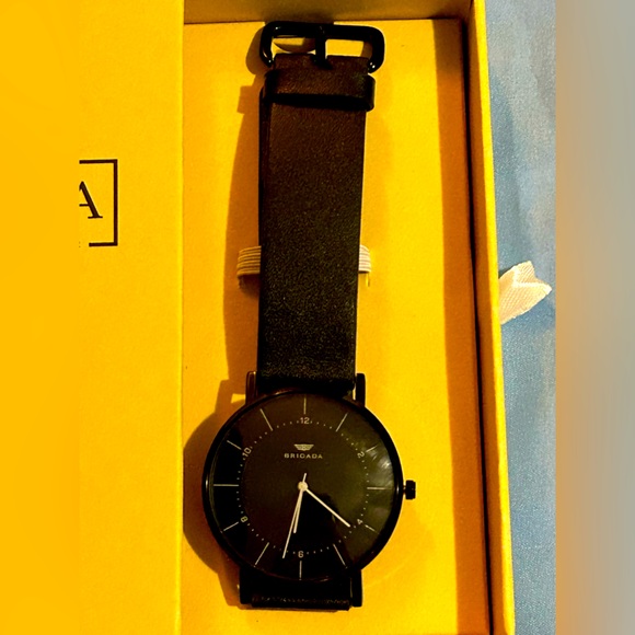 BRIGADA Men's Minimalist Business Casual Waterproof Quartz Wrist Watch - Picture 2 of 3